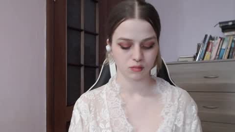 Lily online show from December 12, 6:14 am