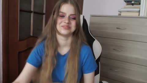 Lily online show from June 16, 3:20 am