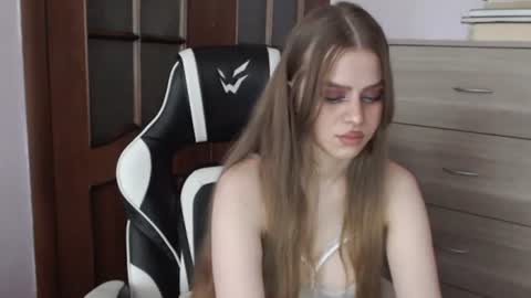 Lily online show from July 2, 3:23 am