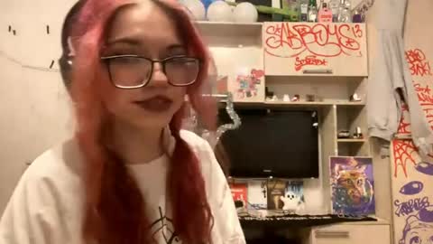 Snapshot of redheadcatxd chatting on April 16, 10:12 pm Eva online show from April 16, 10:12 pm
