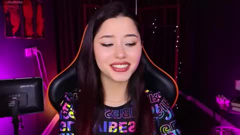 Snapshot of redmidnight_ chatting on November 25, 10:32 pm Kiara online show from November 25, 10:32 pm