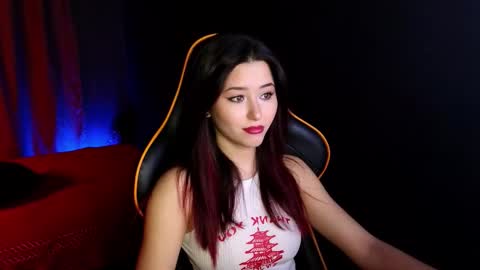 Snapshot of redmidnight_ chatting on December 4, 8:39 pm Kiara online show from December 4, 8:39 pm