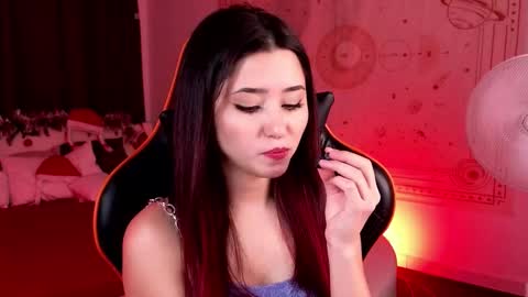 Snapshot of redmidnight_ chatting on December 5, 9:00 pm Kiara online show from December 5, 9:00 pm