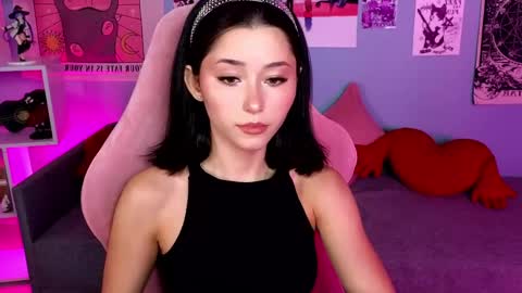 Snapshot of redmidnight_ chatting on May 2, 8:36 pm Kiara online show from May 2, 8:36 pm