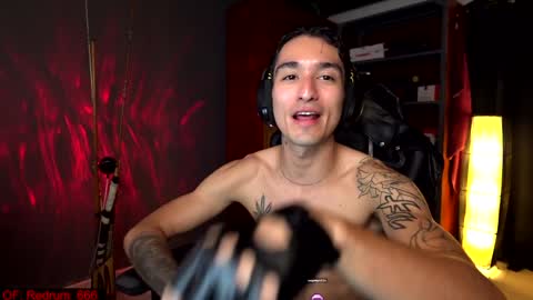 Snapshot of redrum_696 chatting on December 19, 4:56 am Red online show from December 19, 4:56 am