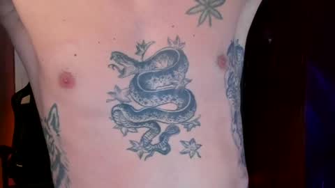 Snapshot of redrum_696 chatting on December 19, 9:38 pm Red online show from December 19, 9:38 pm