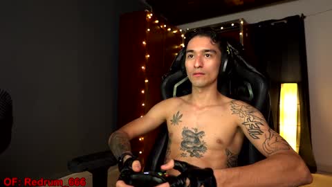 Snapshot of redrum_696 chatting on December 24, 10:06 pm Red online show from December 24, 10:06 pm