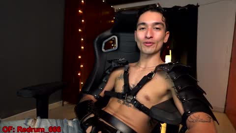 Snapshot of redrum_696 chatting on December 28, 3:58 am Red online show from December 28, 3:58 am