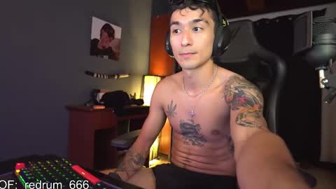 Snapshot of redrum_696 chatting on February 17, 9:08 pm Red online show from February 17, 9:08 pm