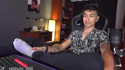 Snapshot of redrum_696 chatting on February 26, 9:05 pm Red online show from February 26, 9:05 pm