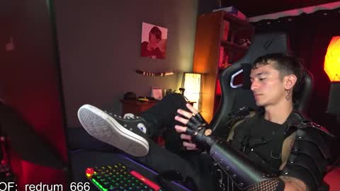 Snapshot of redrum_696 chatting on March 6, 7:43 pm Red online show from March 6, 7:43 pm