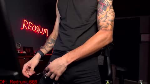 Snapshot of redrum_696 chatting on October 8, 4:59 pm Red online show from October 8, 4:59 pm