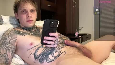 Snapshot of redrumbackwards chatting on March 16, 6:06 am redrum online show from March 16, 6:06 am