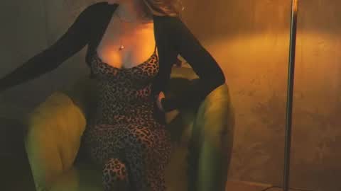 Red online show from September 14, 7:02 pm