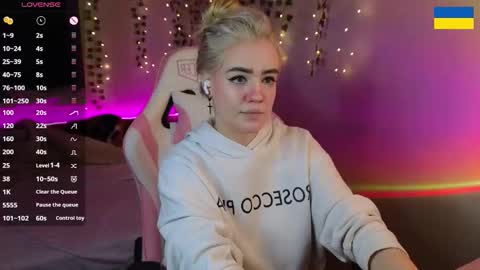 Snapshot of redvelveten chatting on September 29, 7:51 pm Ronnie online show from September 29, 7:51 pm