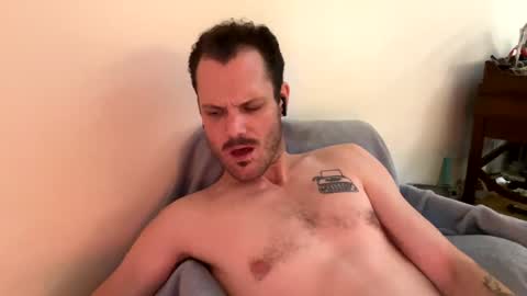 Snapshot of reed_thomas chatting on December 4, 6:11 am Reed Thomas online show from December 4, 6:11 am