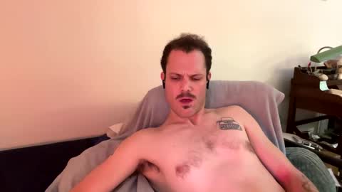 Snapshot of reed_thomas chatting on December 8, 7:47 am Reed Thomas online show from December 8, 7:47 am