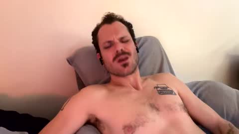 Snapshot of reed_thomas chatting on December 31, 6:37 am Reed Thomas online show from December 31, 6:37 am