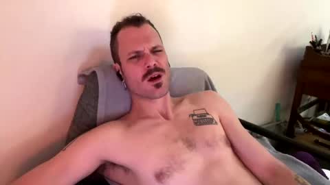 Snapshot of reed_thomas chatting on January 17, 1:47 am Reed Thomas online show from January 17, 1:47 am