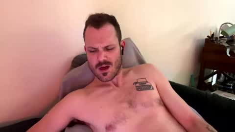 Snapshot of reed_thomas chatting on January 25, 8:10 am Reed Thomas online show from January 25, 8:10 am