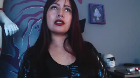 Snapshot of regina_iris chatting on May 19, 10:10 am Regina online show from May 19, 10:10 am