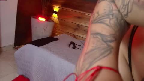 Snapshot of regina_storm chatting on October 3, 3:14 am online show from October 3, 3:14 am