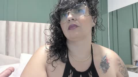 reginavegaa online show from February 8, 11:44 am