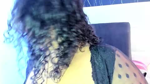 reginavegaa online show from December 4, 11:41 am