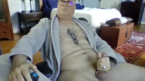 Snapshot of regularguynola chatting on December 21, 5:29 pm RegularGuyNOLA online show from December 21, 5:29 pm