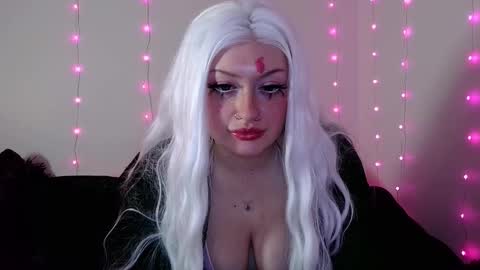 reiannmay online show from January 14, 5:02 am