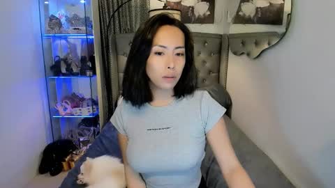 Snapshot of reighnempress chatting on October 23, 2:44 am reighnempress online show from October 23, 2:44 am