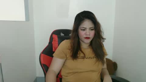 Snapshot of reign2525 chatting on March 3, 8:27 am reign2525 online show from March 3, 8:27 am