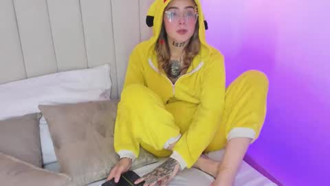 Reika  online show from September 20, 1:45 pm