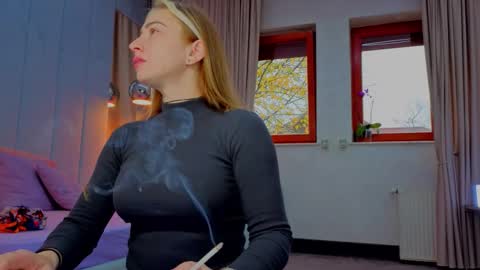 reina cummings online show from December 1, 6:18 am