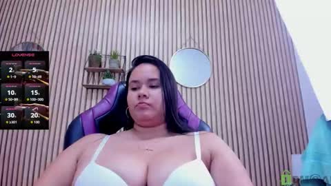 reina_loren online show from February 15, 7:51 am
