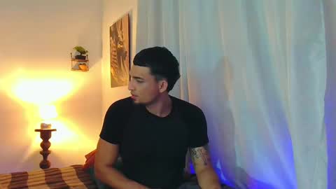 Snapshot of reina_paola chatting on December 5, 2:09 am paola online show from December 5, 2:09 am