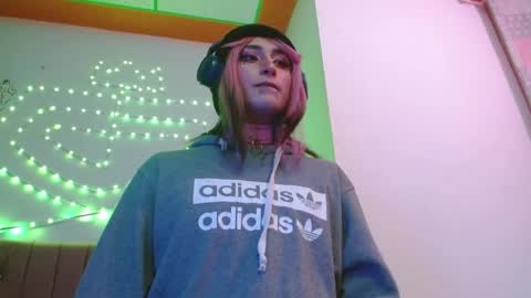 reiv_femboy online show from April 5, 5:59 am