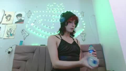 reiv_femboy online show from April 16, 3:07 am