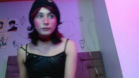 Snapshot of reiv_femboy chatting on May 22, 3:46 am reiv_femboy online show from May 22, 3:46 am