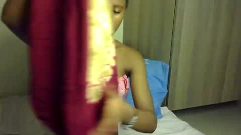 Snapshot of rellings_maya chatting on January 21, 4:32 am rellings-maya online show from January 21, 4:32 am