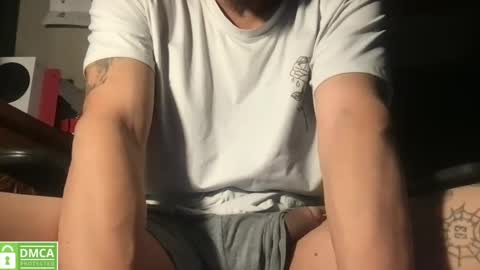 Snapshot of remi_d33 chatting on December 16, 6:10 am Remi D online show from December 16, 6:10 am