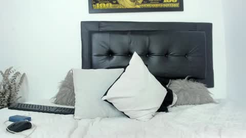 Snapshot of remy_flux chatting on January 21, 10:08 pm Laura online show from January 21, 10:08 pm