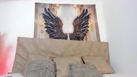 Snapshot of remy_flux chatting on March 9, 7:05 pm Laura online show from March 9, 7:05 pm