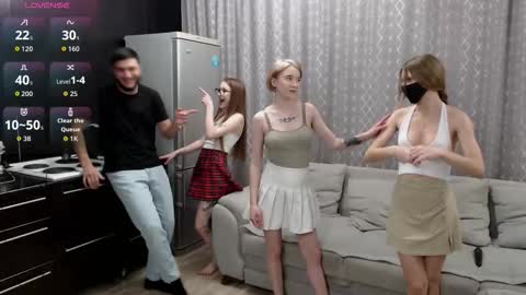 Snapshot of renae_tom chatting on November 11, 6:52 pm Renae Tom online show from November 11, 6:52 pm