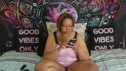 RenaeCumsAlot online show from July 24, 7:01 pm