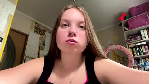 Snapshot of renaeorabuena chatting on June 25, 8:08 am Annabel online show from June 25, 8:08 am