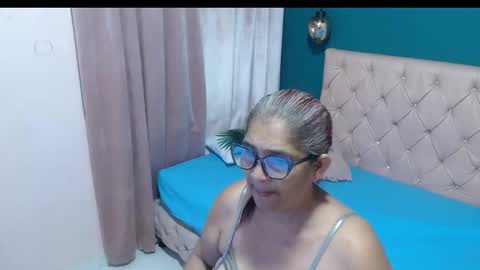 renata_milf_ online show from October 21, 11:44 am
