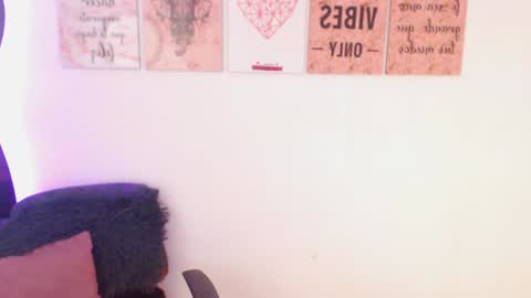 Snapshot of renata_ruiz chatting on December 5, 4:42 am online show from December 5, 4:42 am