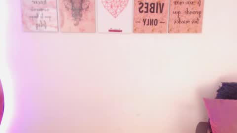 Snapshot of renata_ruiz chatting on December 7, 4:31 am online show from December 7, 4:31 am