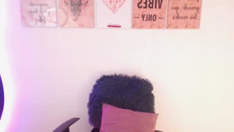 Snapshot of renata_ruiz chatting on December 27, 5:31 am online show from December 27, 5:31 am